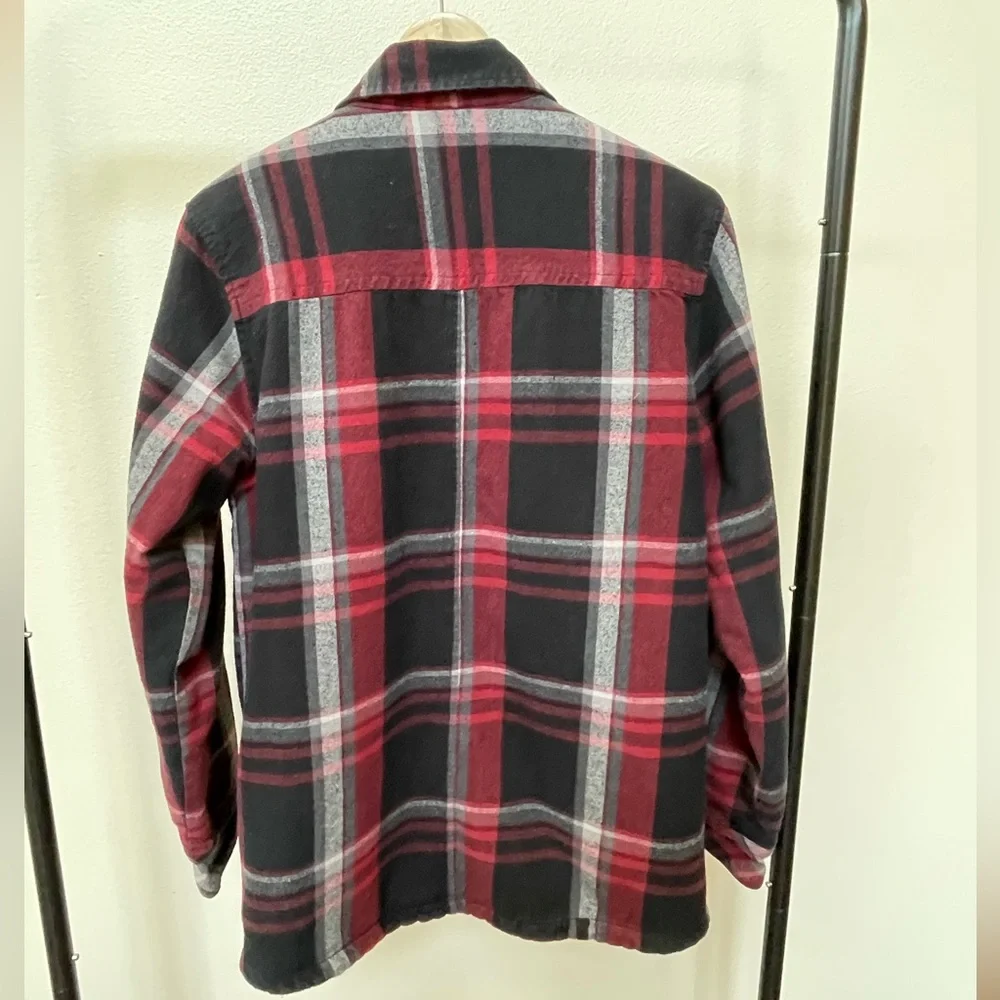 Burton Men's Red and Black Plaid Shirt Jacket with zipper Pockets, size Medium - Picture 2 of 8
